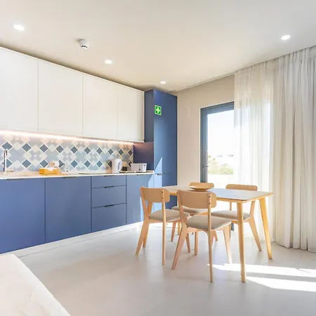 Guest house Seven Seafront 3*