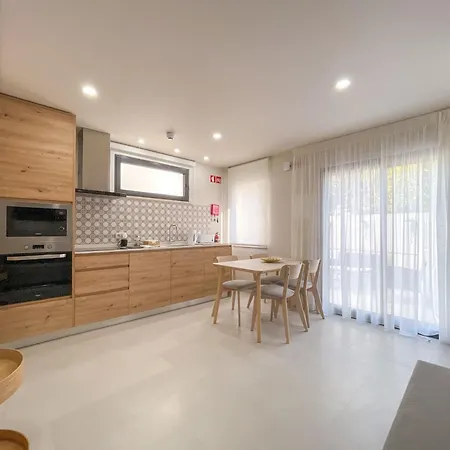 Guest house Seven Seafront 3*